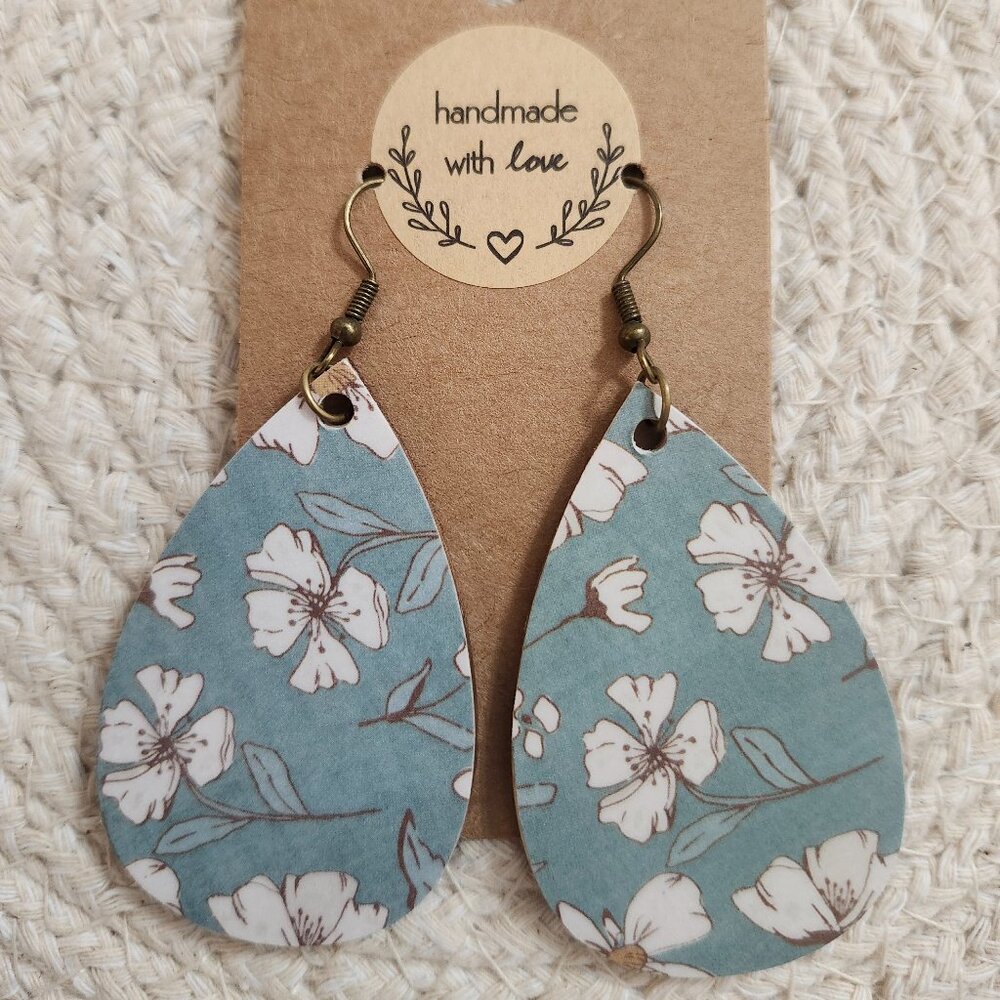 ~Handmade~ vintage style, boho, botanical earrings